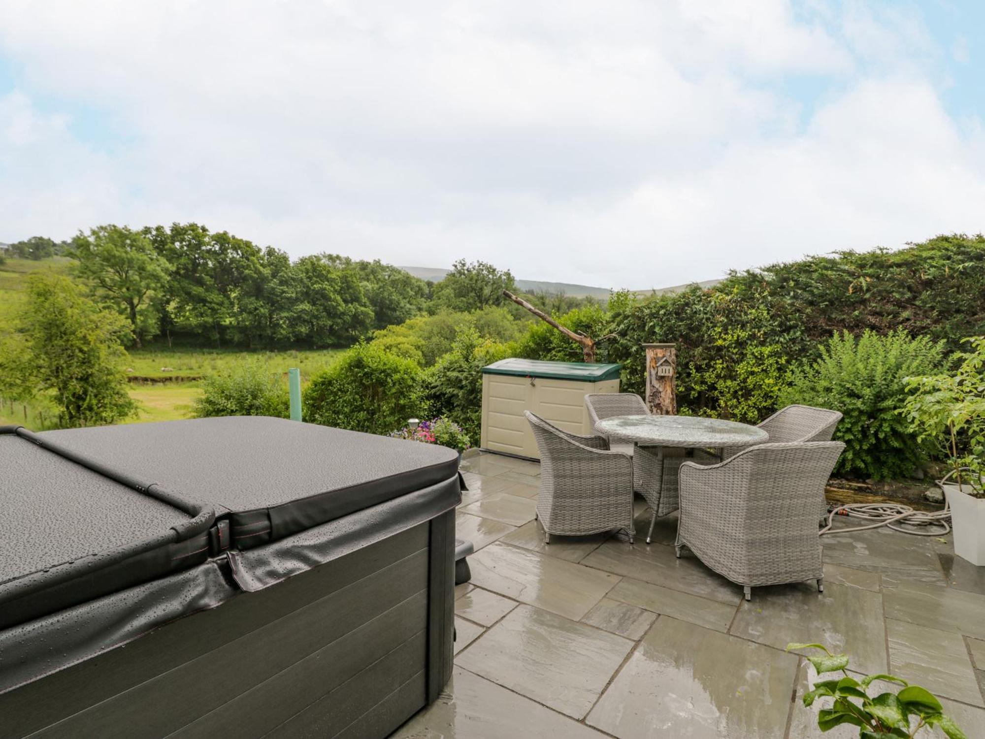 White Roses Retreat Villa Betws-y-Coed Exterior photo