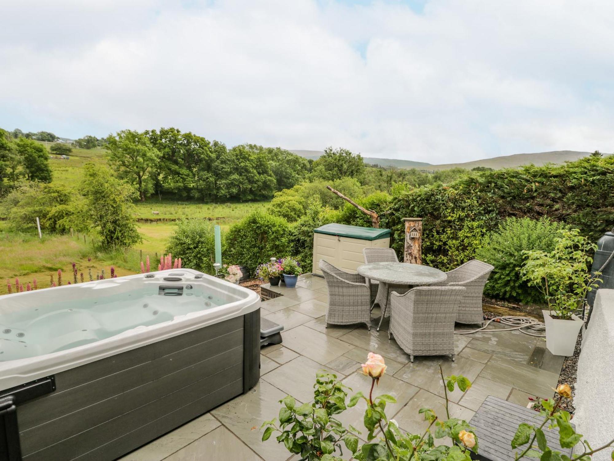 White Roses Retreat Villa Betws-y-Coed Exterior photo